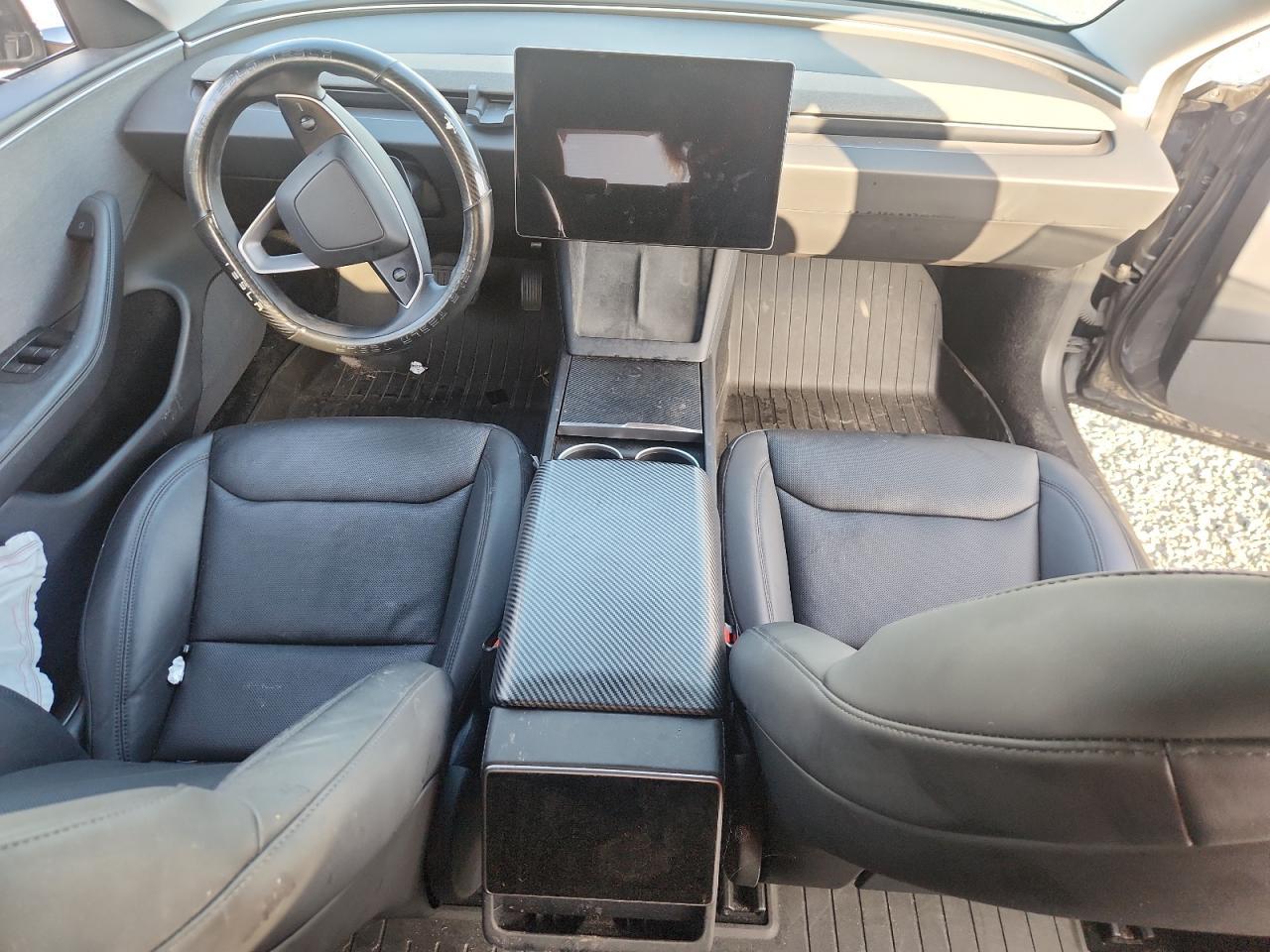 2025 Tesla Model 3 - zdjęcie 8