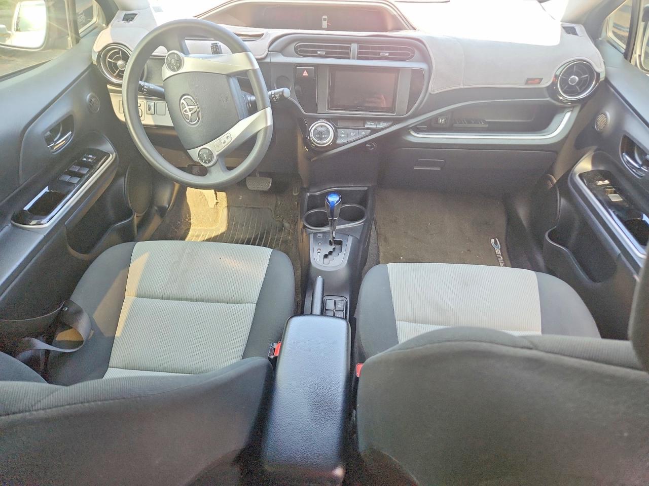 2016 Toyota Prius C Two - zdjęcie 8