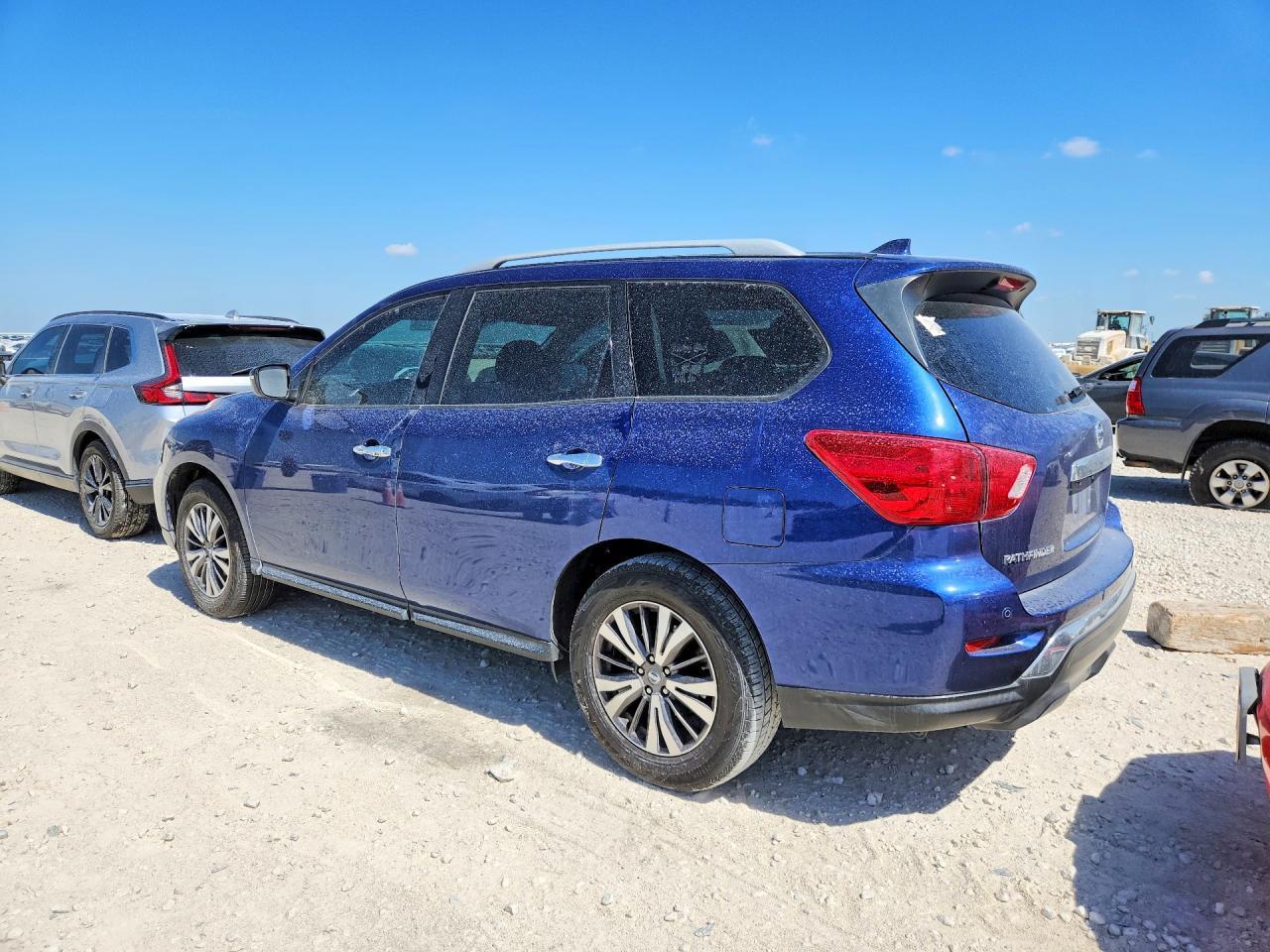 2020 Nissan Pathfinder Sv - zdjęcie 2