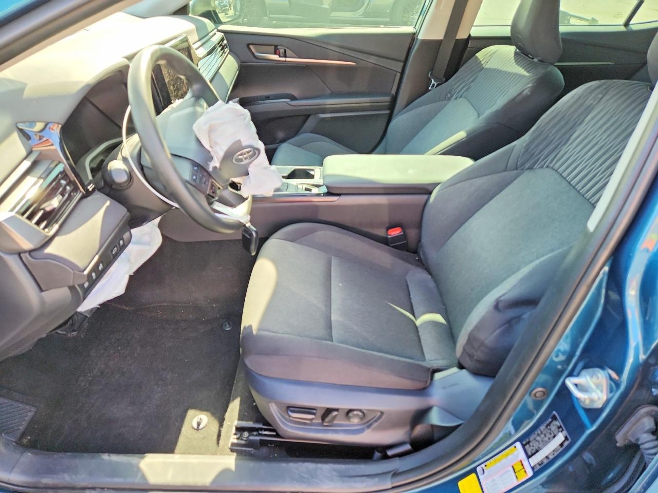 2025 Toyota Camry Le - zdjęcie 7