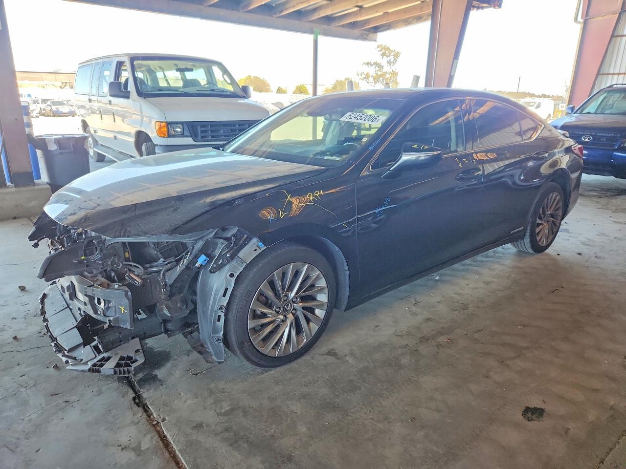 2019 Lexus Es 300H - zdjęcie główne