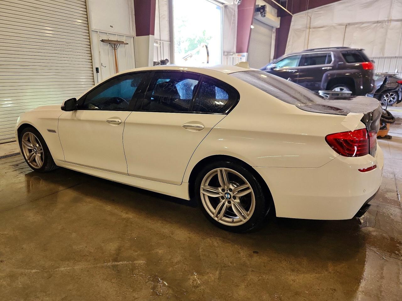 2016 BMW Seria 5 550i - zdjęcie 2
