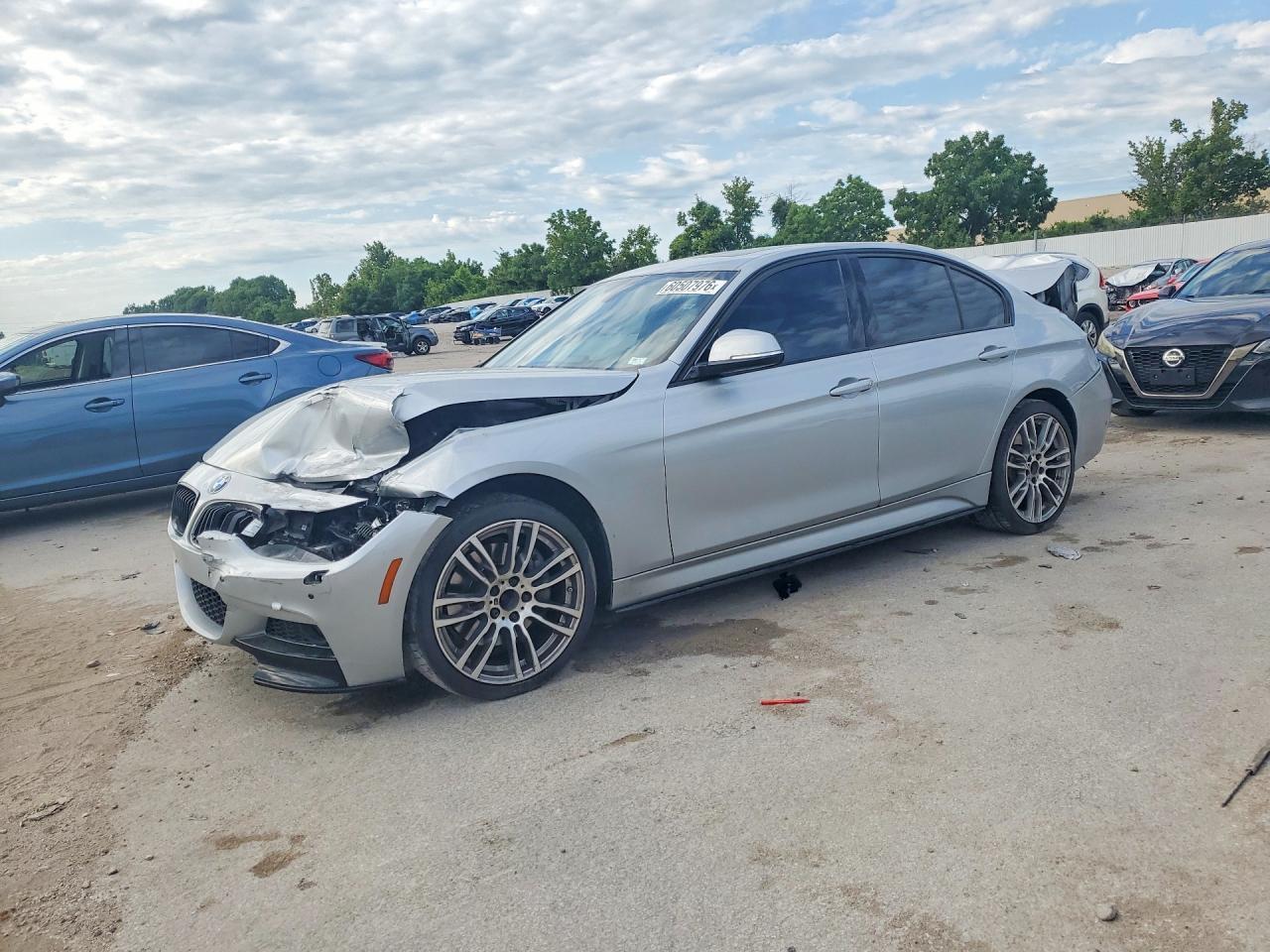 2015 BMW 335 Xi - zdjęcie główne
