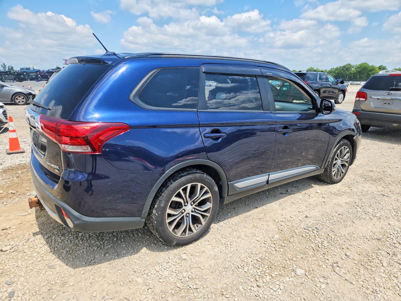 2016 Mitsubishi Outlander Se - zdjęcie 3