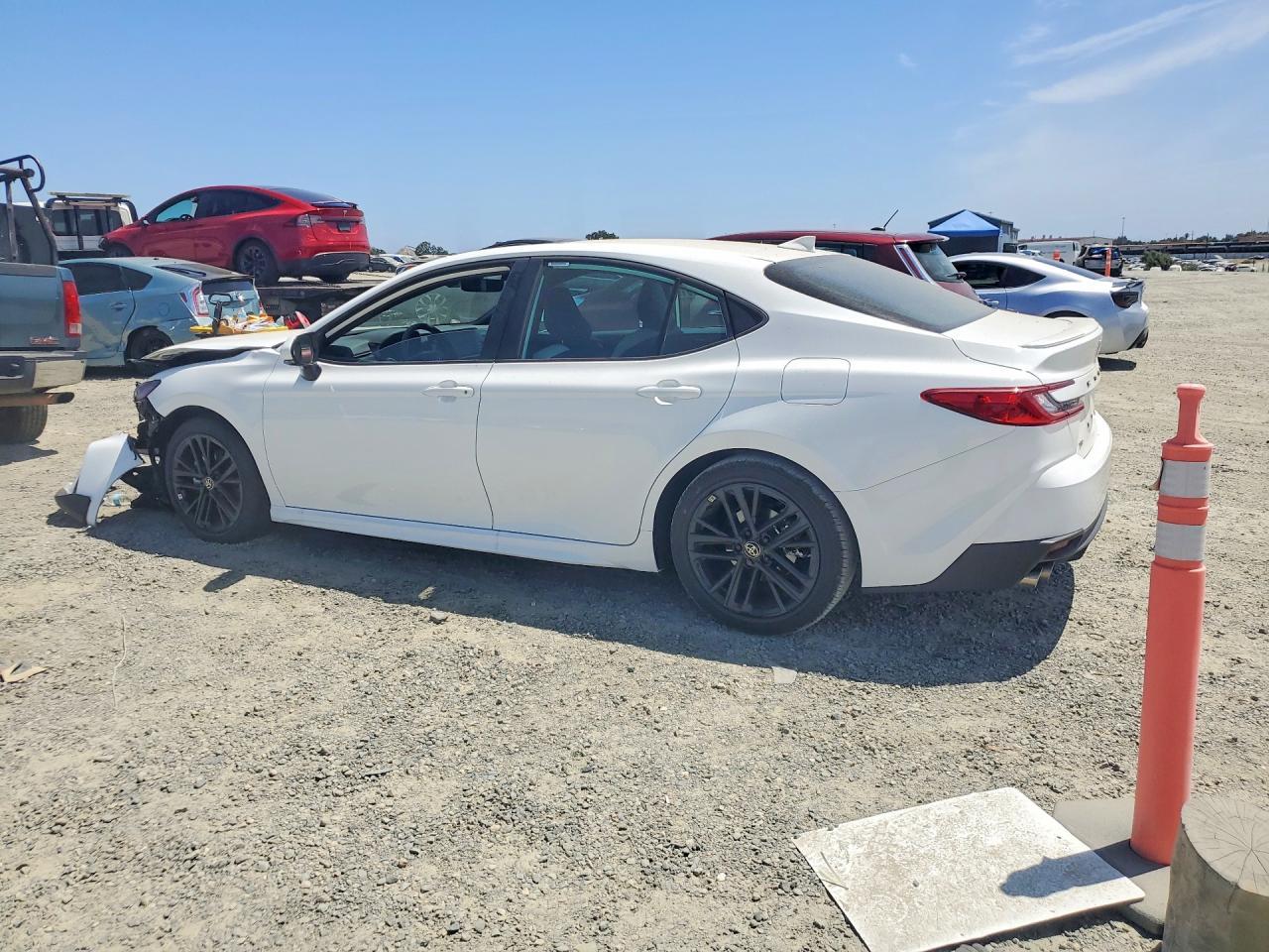 2026 Toyota Camry Se - zdjęcie 2