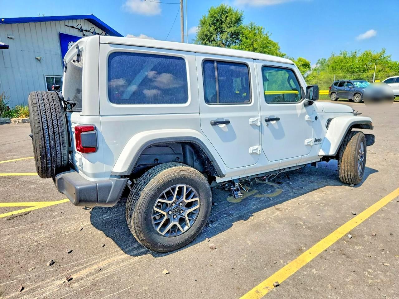 2025 Jeep Wrangler Sahara - zdjęcie 3
