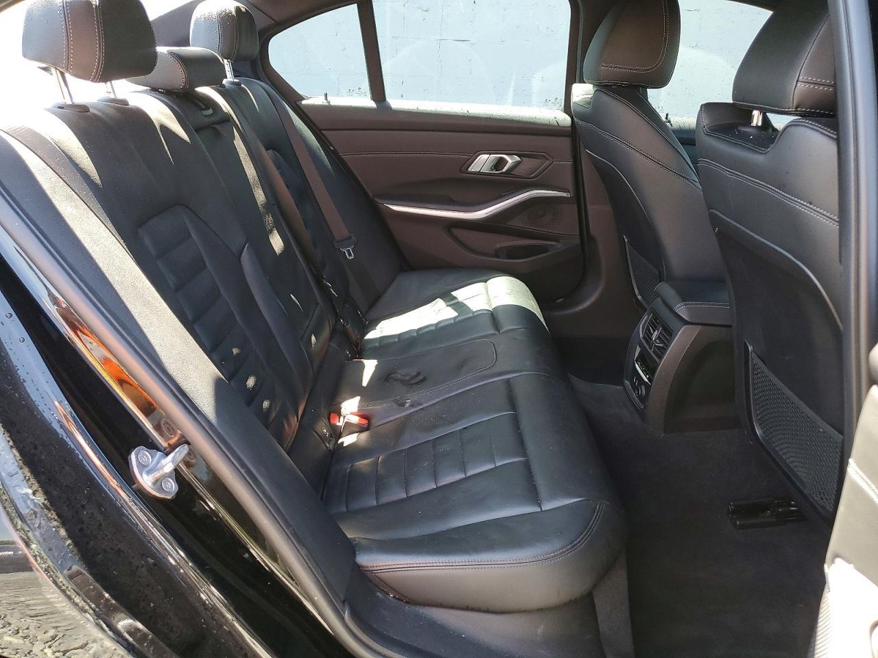 2019 BMW Seria 3 330i - zdjęcie 10
