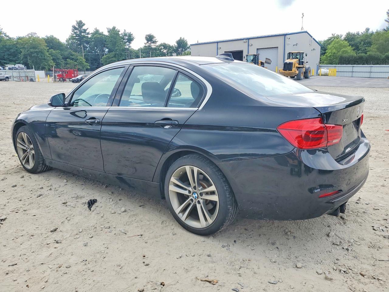 2018 BMW 330 Xi - zdjęcie 2