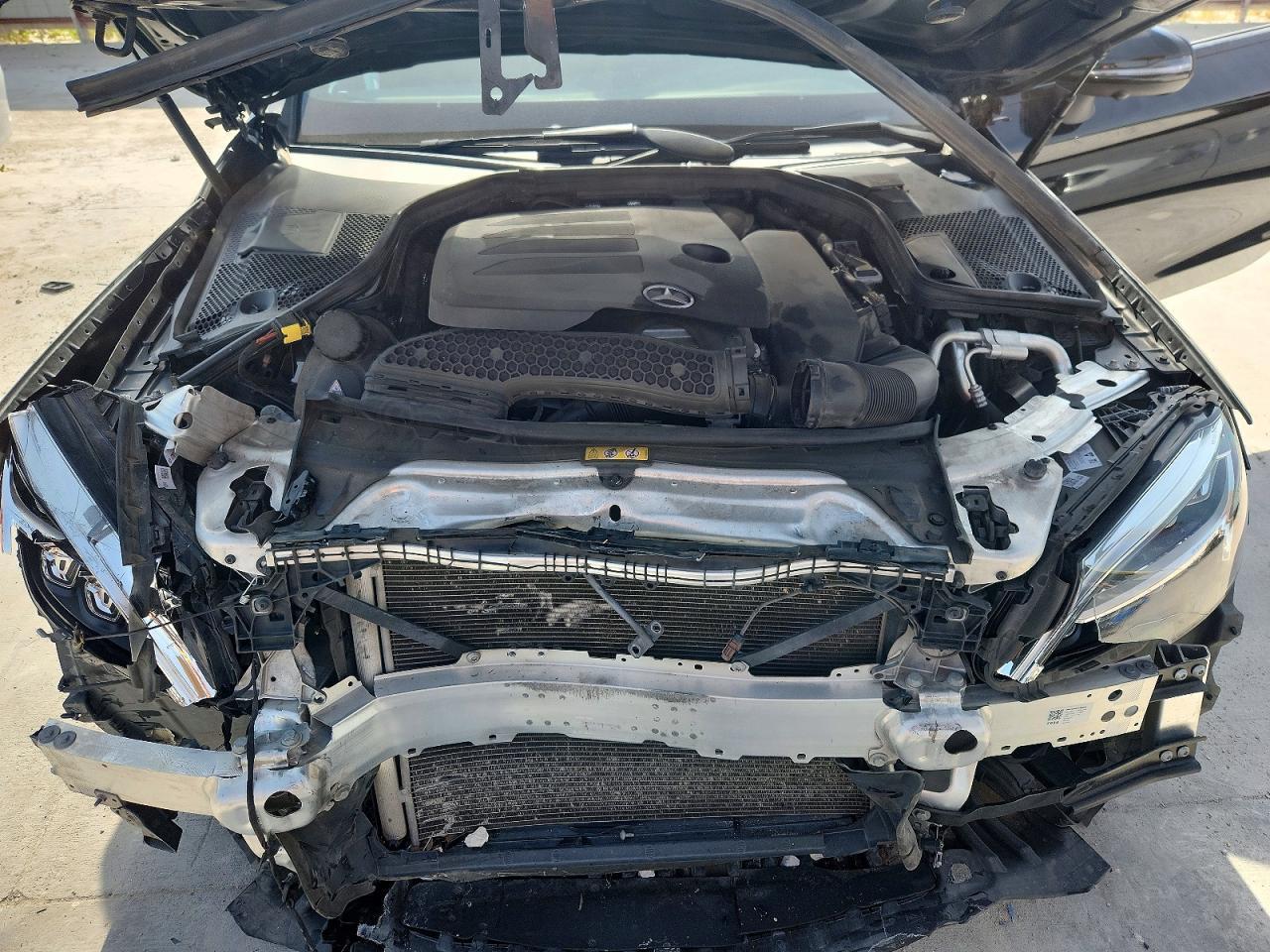 2021 Mercedes-Benz C 300 - zdjęcie 11