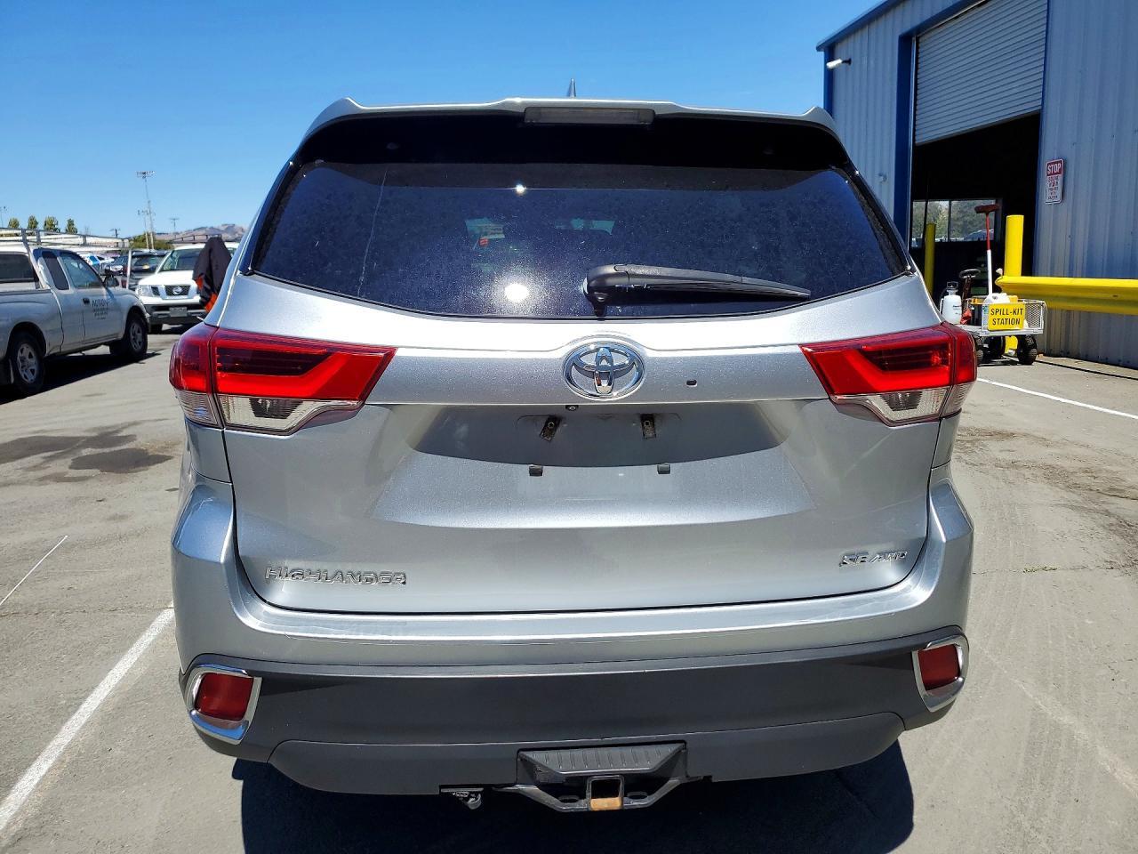 2017 Toyota Highlander Se - zdjęcie 6