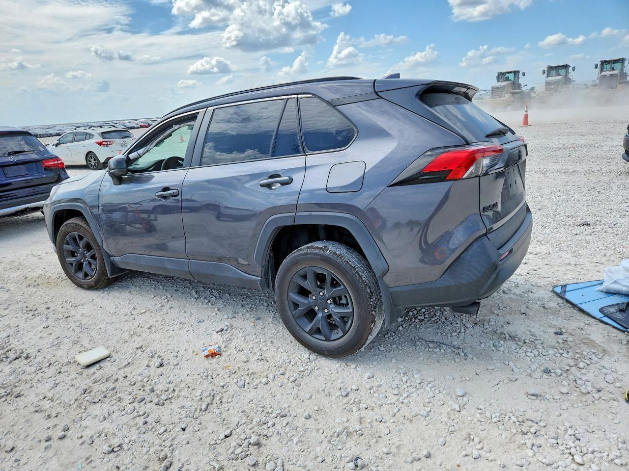 2021 Toyota Rav4 Le - zdjęcie 2