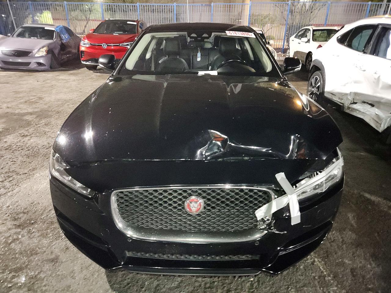 2017 Jaguar Xe Premium - zdjęcie 5