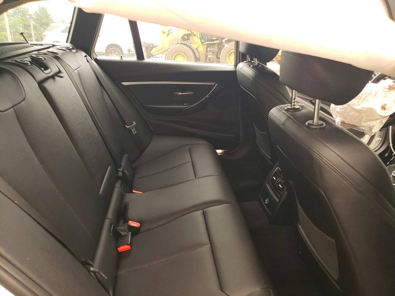 2017 BMW 330 Xi - zdjęcie 10
