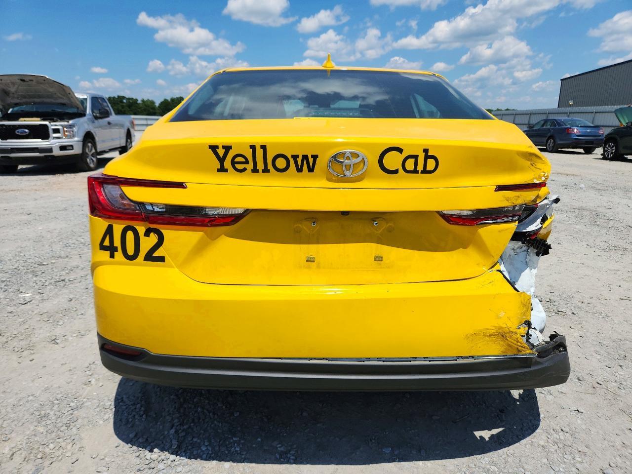 2026 Toyota Camry Le - zdjęcie 6