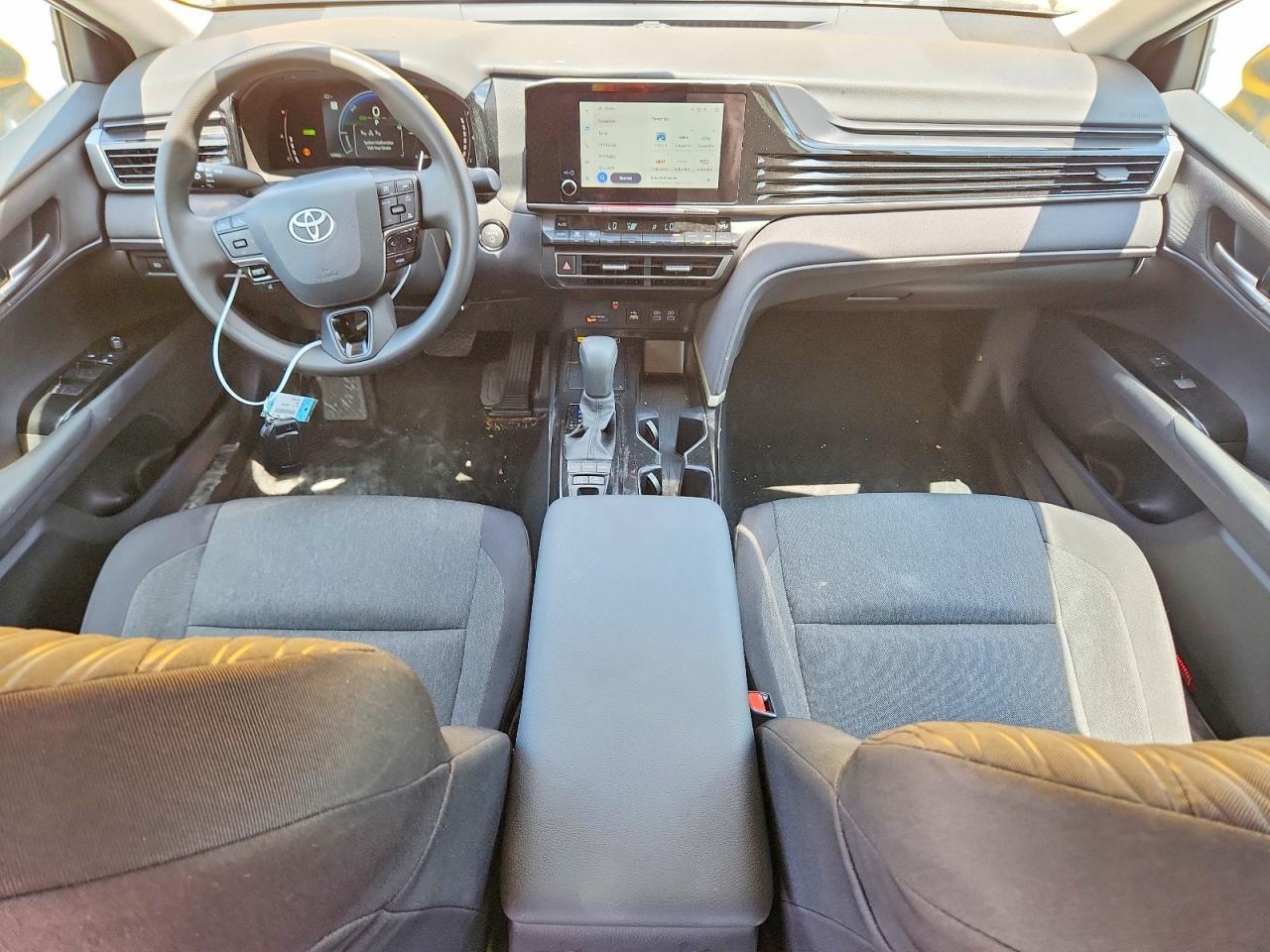 2026 Toyota Camry Le - zdjęcie 8
