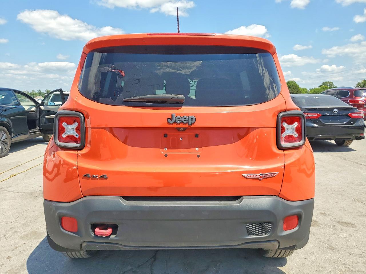 2015 Jeep Renegade Trailhawk - zdjęcie 6
