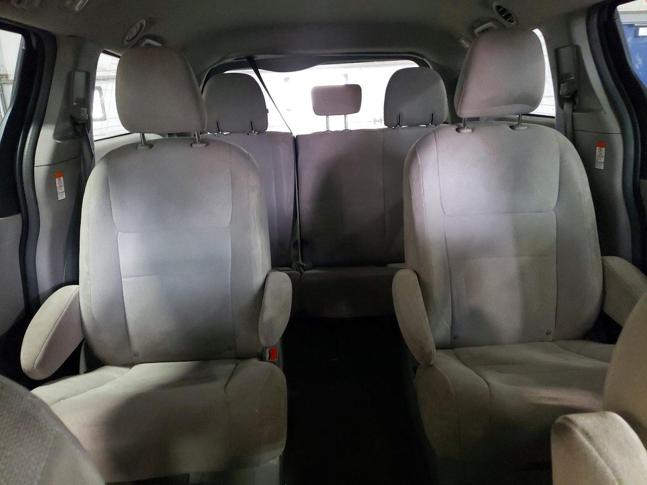 2018 Toyota Sienna L - zdjęcie 10