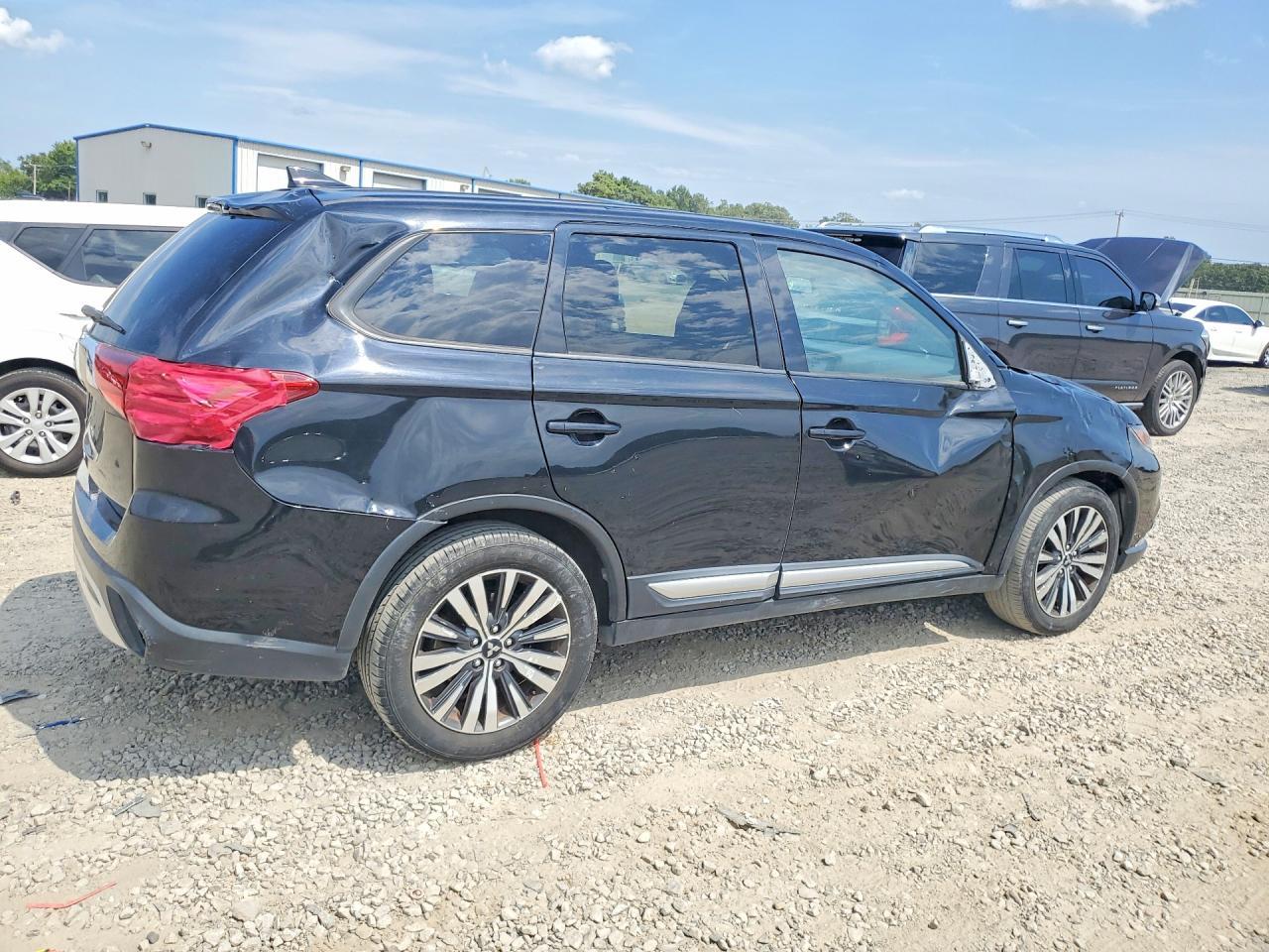 2020 Mitsubishi Outlander Es - zdjęcie 3