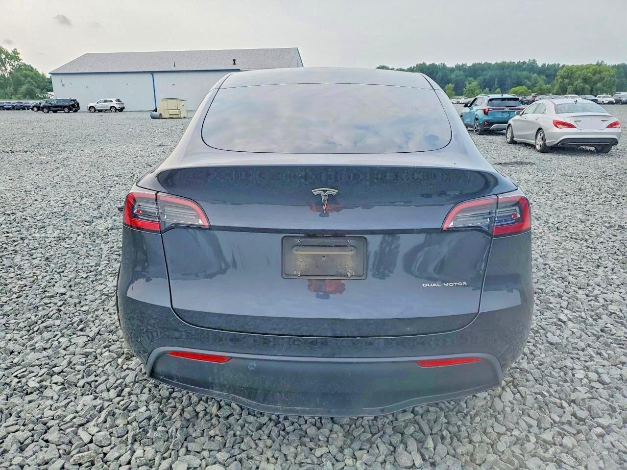 2024 Tesla Model Y - zdjęcie 6