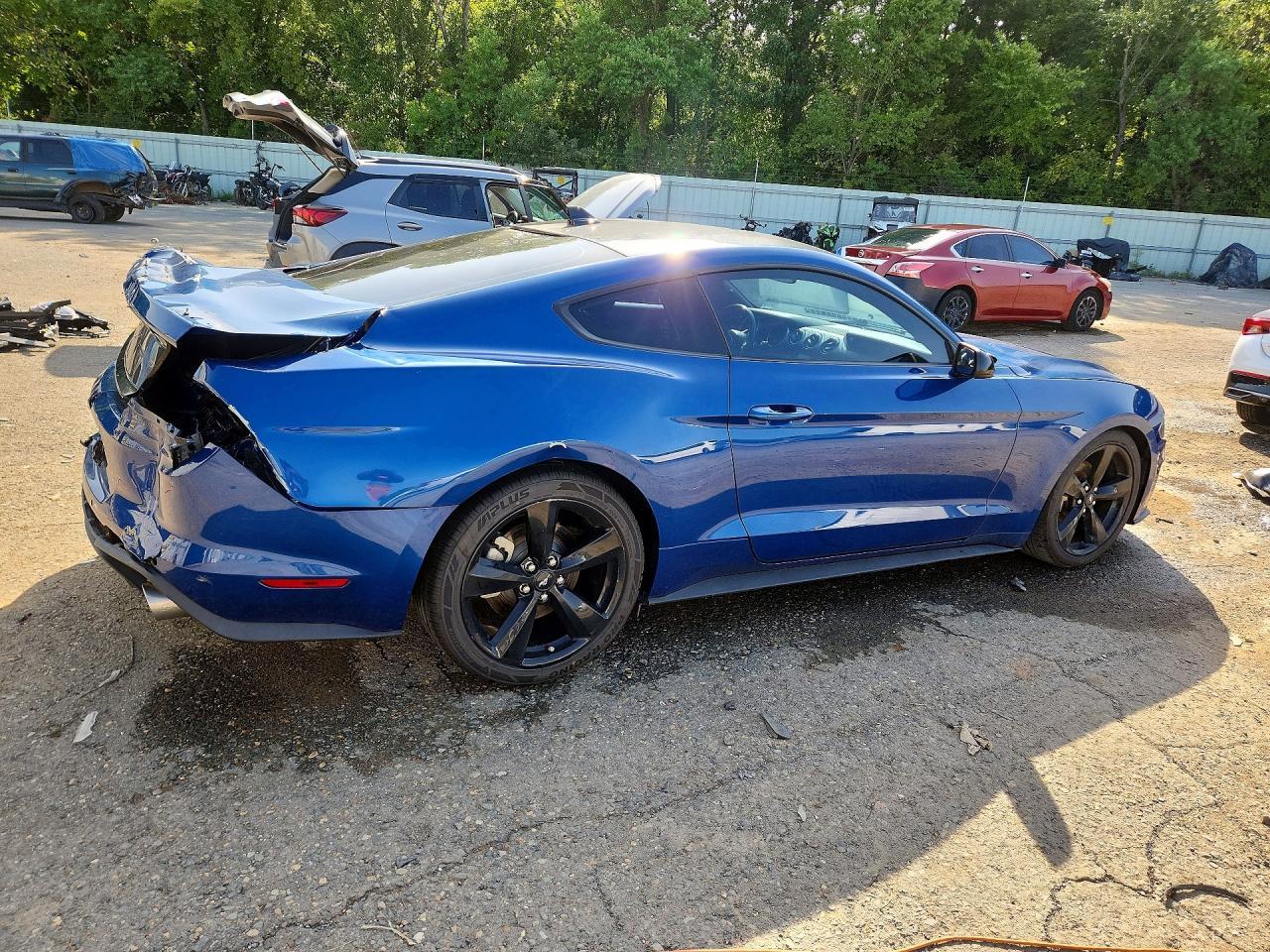 2022 Ford Mustang - zdjęcie 3