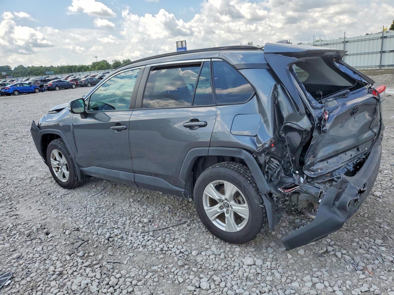 2021 Toyota Rav4 Xle - zdjęcie 2