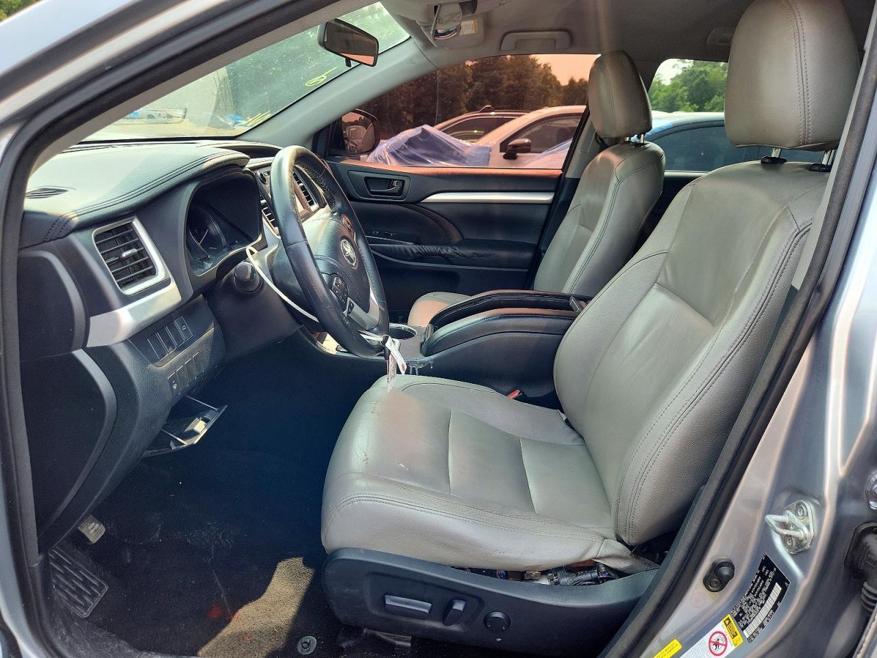 2014 Toyota Highlander Le Plus - zdjęcie 7