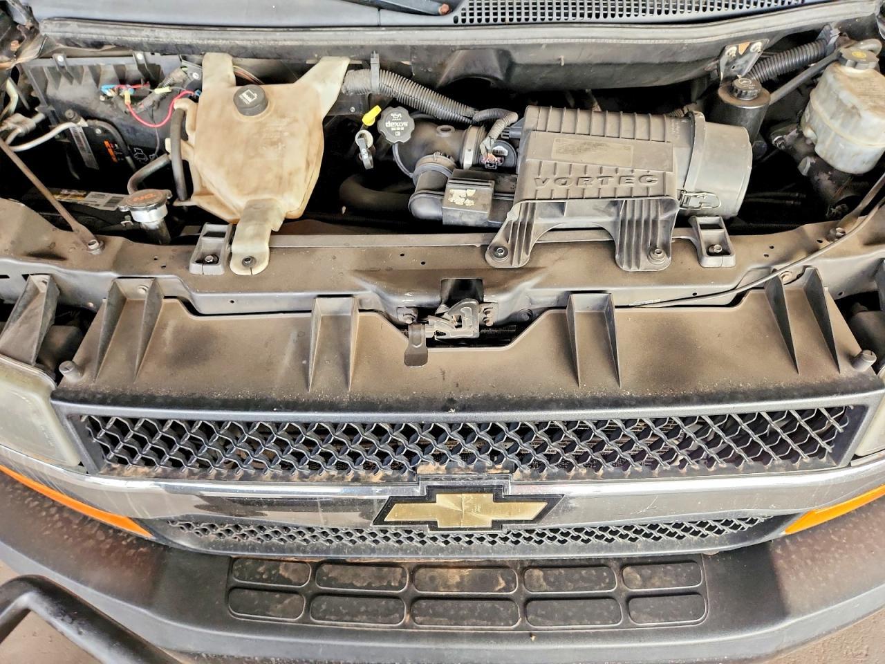 2015 Chevrolet Express G2500 - zdjęcie 12