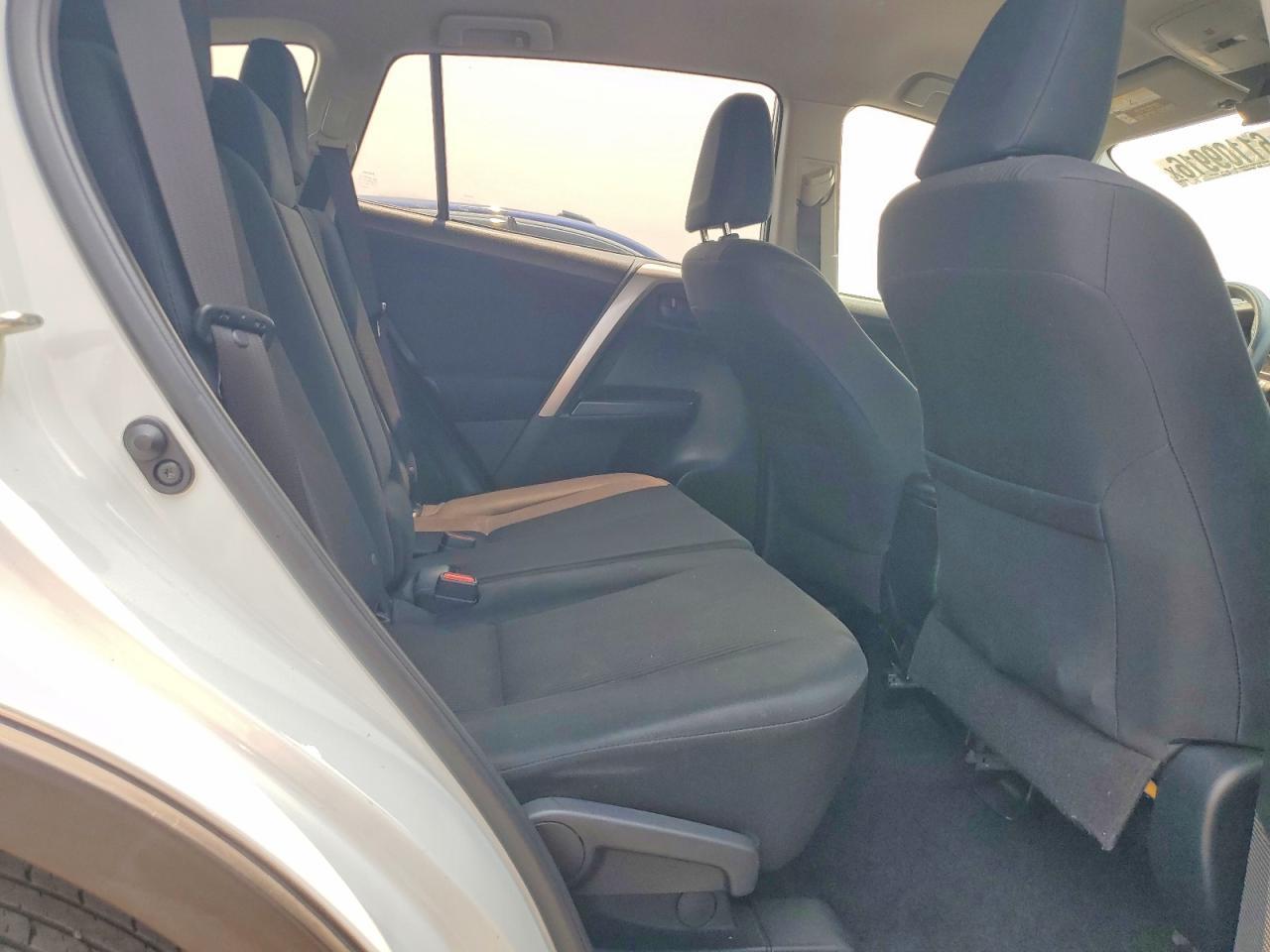 2018 Toyota Rav4 Le - zdjęcie 11