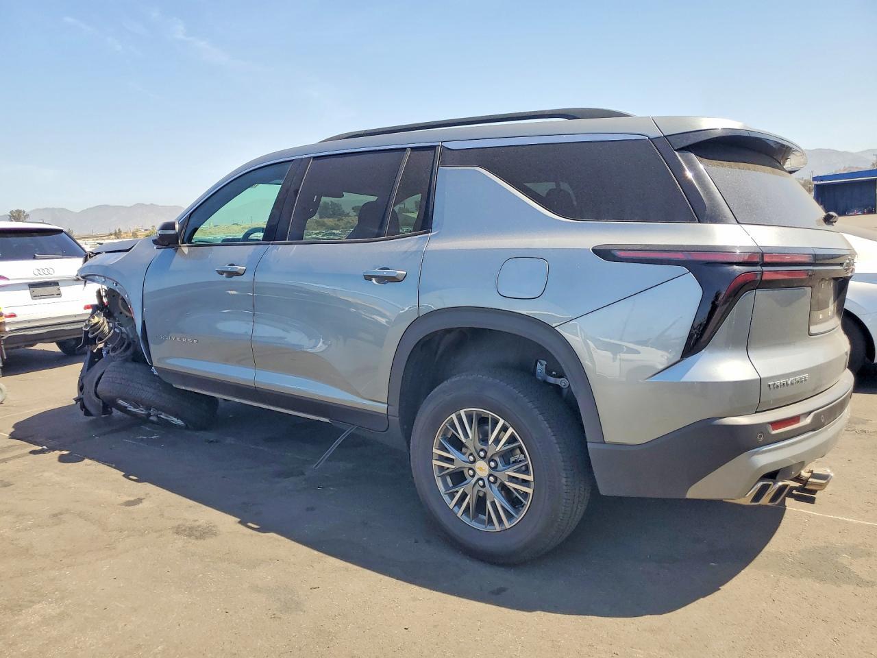 2025 Chevrolet Traverse Lt - zdjęcie 2