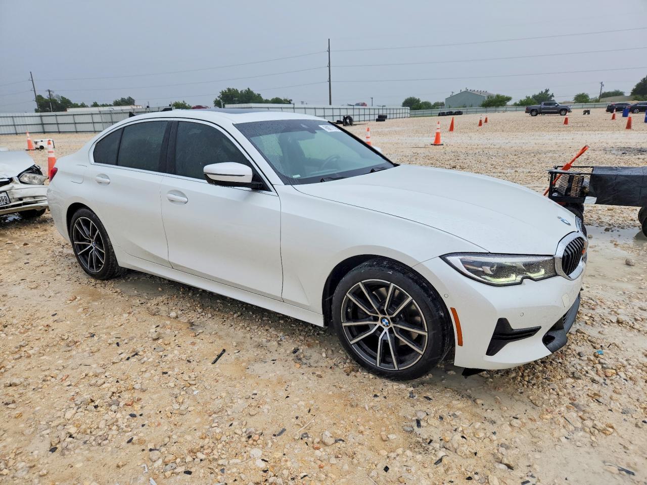 2021 BMW 330I - zdjęcie 4