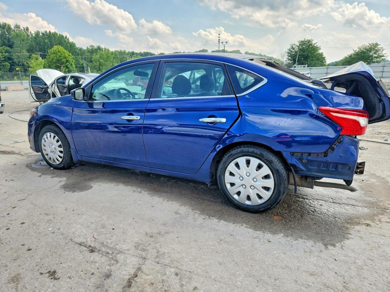 2019 Nissan Sentra S - zdjęcie 2