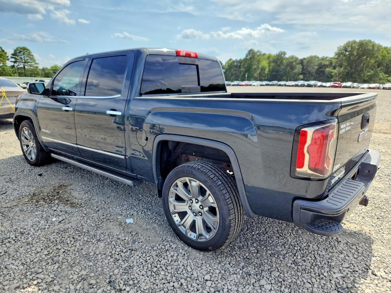 2017 GMC Sierra K1500 Denali - zdjęcie 2