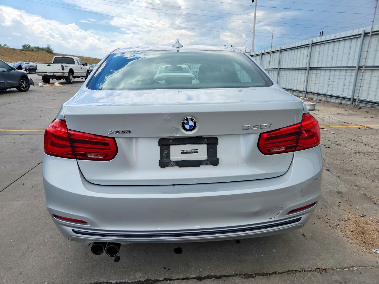 2018 BMW Seria 3 330i - zdjęcie 6