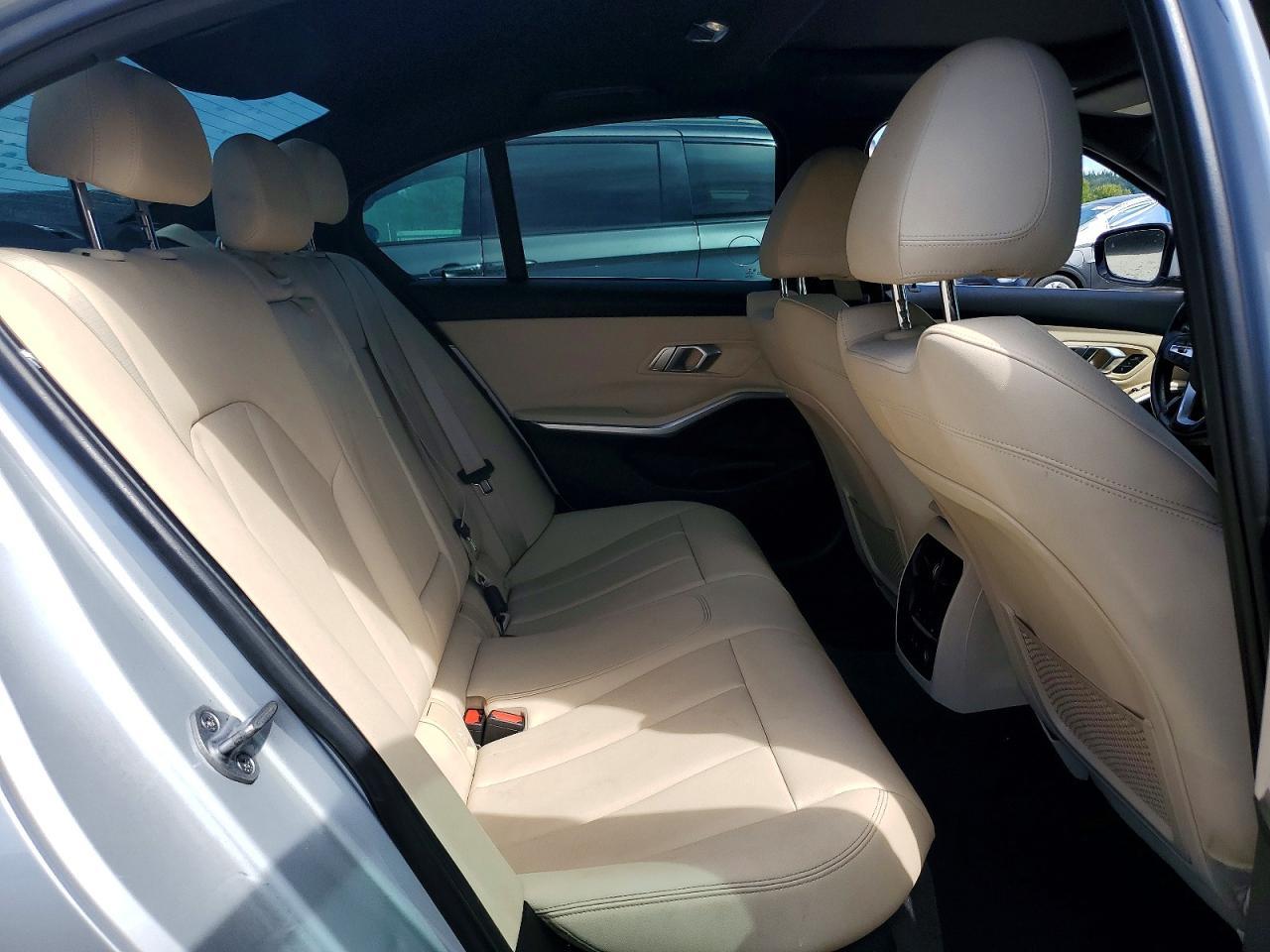 2020 BMW 330I - zdjęcie 10
