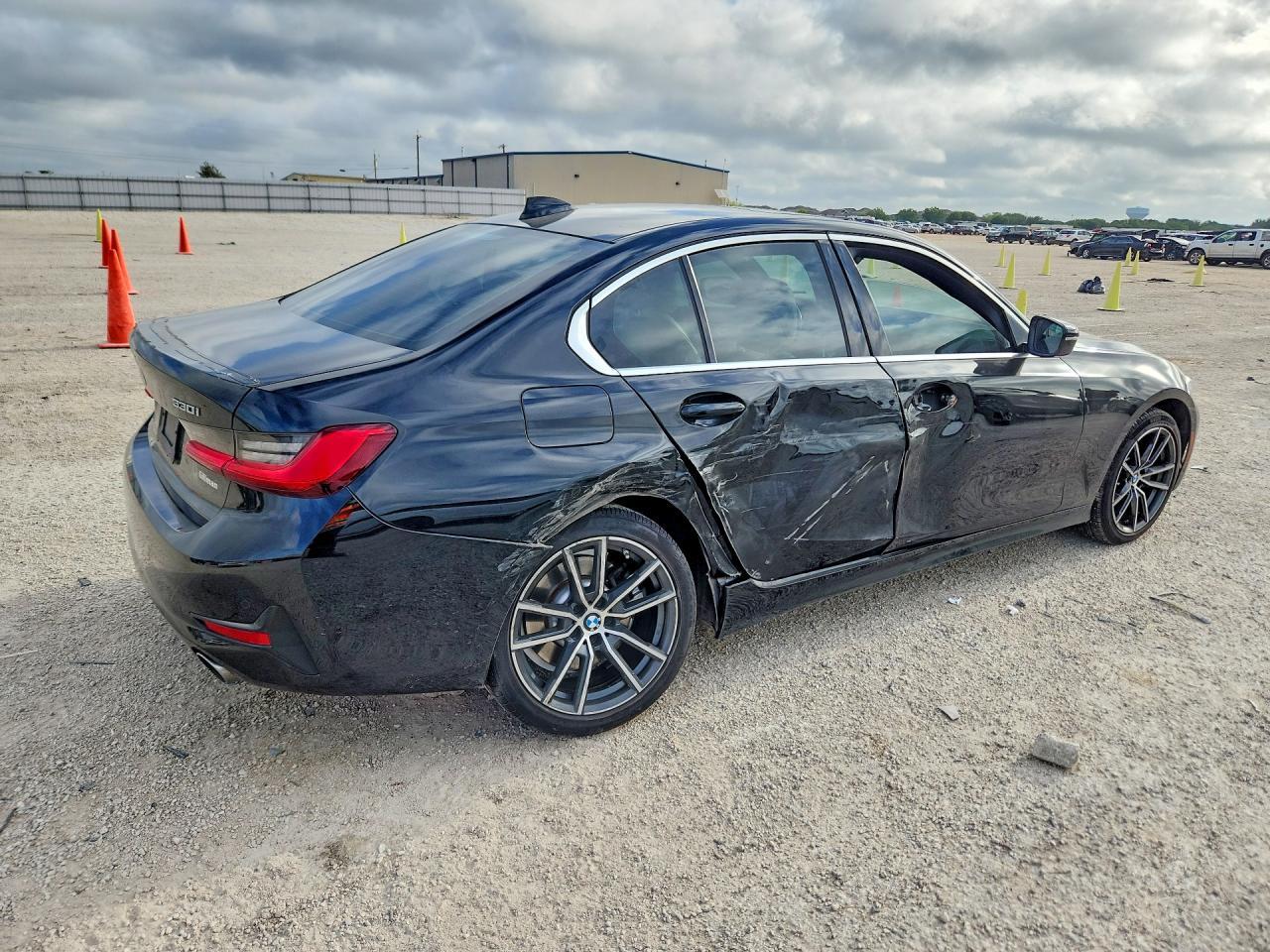 2020 BMW 330I - zdjęcie 3