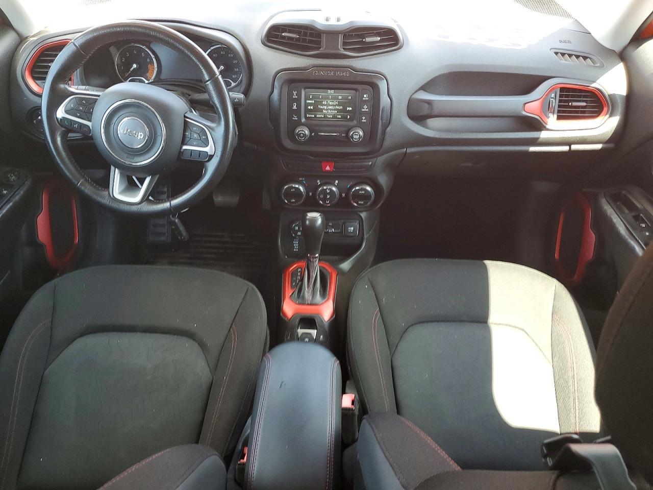 2015 Jeep Renegade Trailhawk - zdjęcie 8