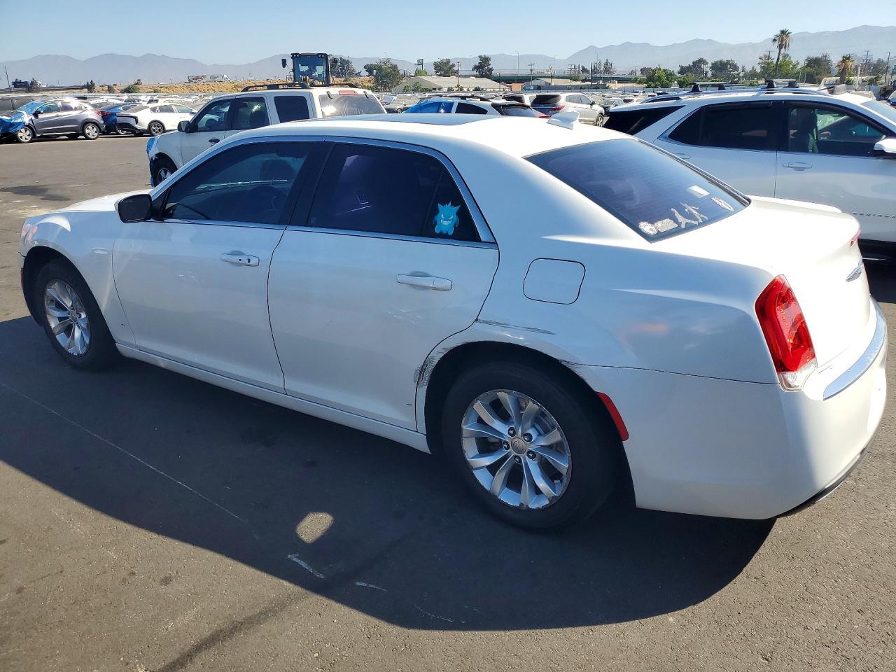 2015 Chrysler 300 Limited - zdjęcie 2
