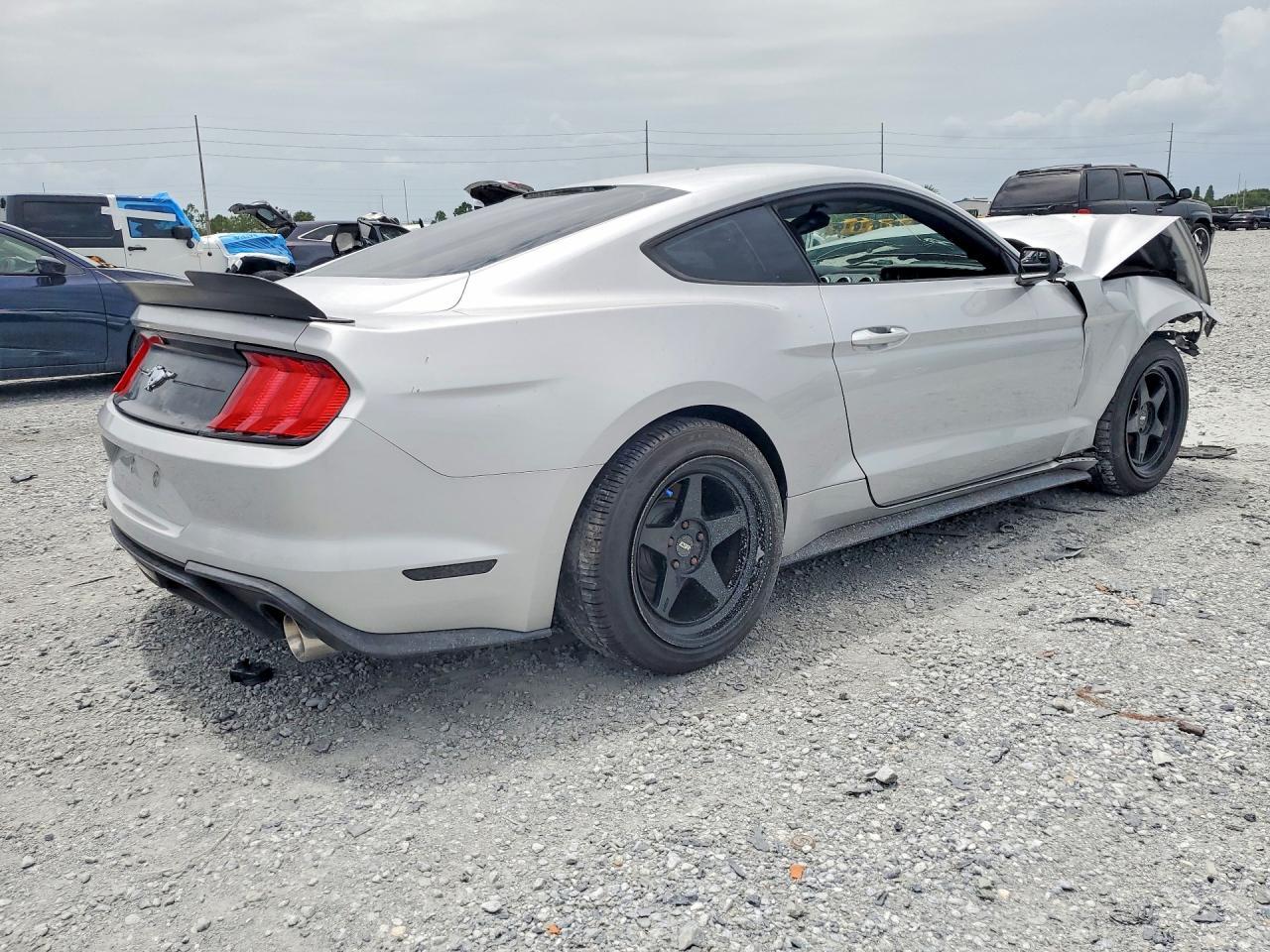 2018 Ford Mustang - zdjęcie 3