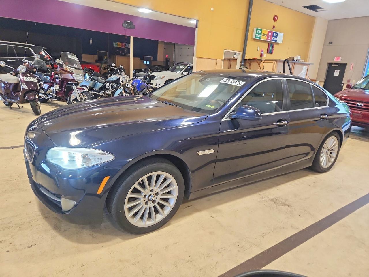 2013 BMW Seria 5 535i - zdjęcie główne