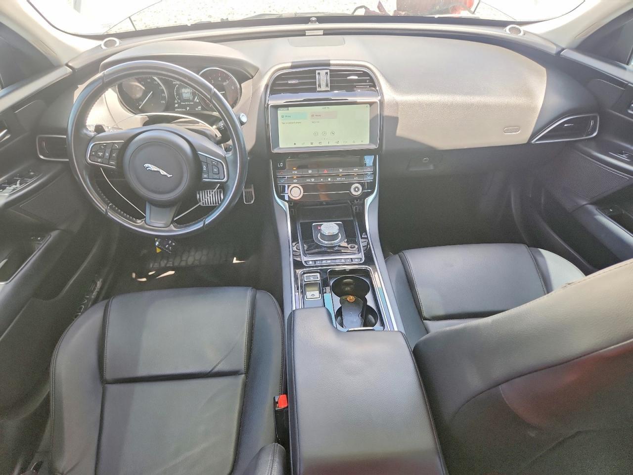 2019 Jaguar Xe - zdjęcie 8