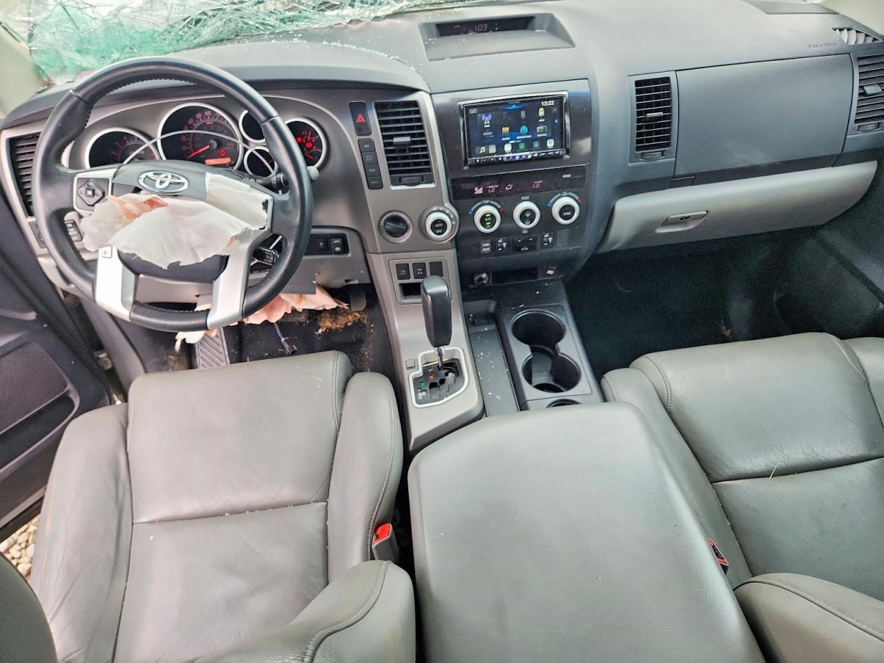 2017 Toyota Sequoia Sr5 - zdjęcie 8