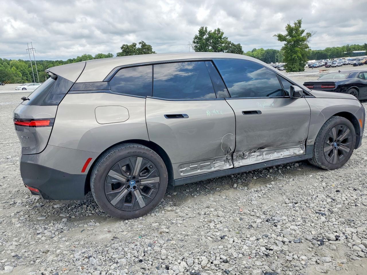 2024 BMW Ix xDrive50 - zdjęcie 3