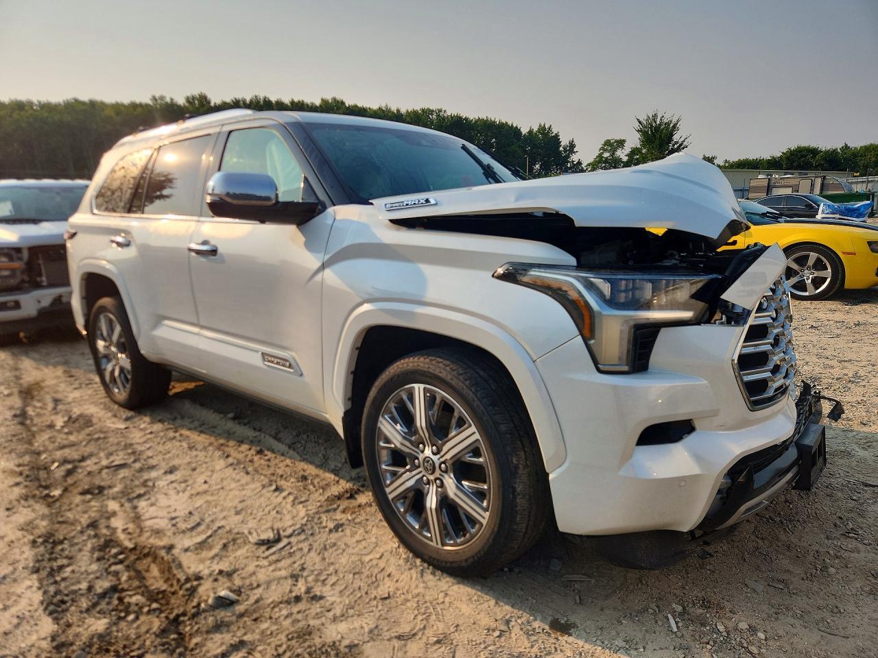 2023 Toyota Sequoia Capstone - zdjęcie 4
