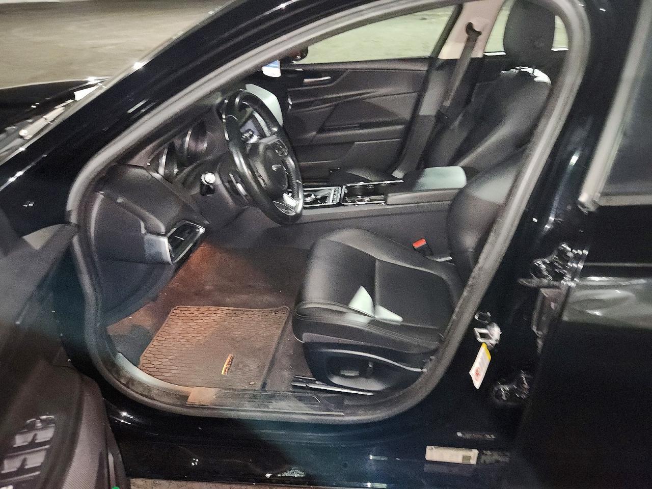 2017 Jaguar Xe Premium - zdjęcie 7