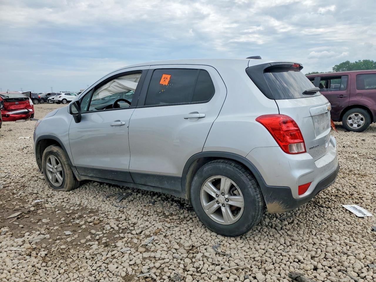2021 Chevrolet Trax Ls - zdjęcie 2