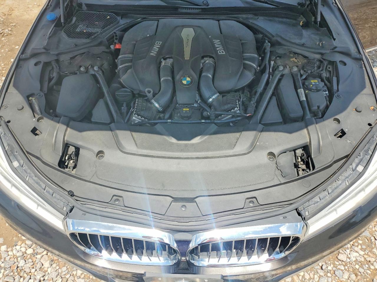 2016 BMW Seria 7 750i - zdjęcie 11