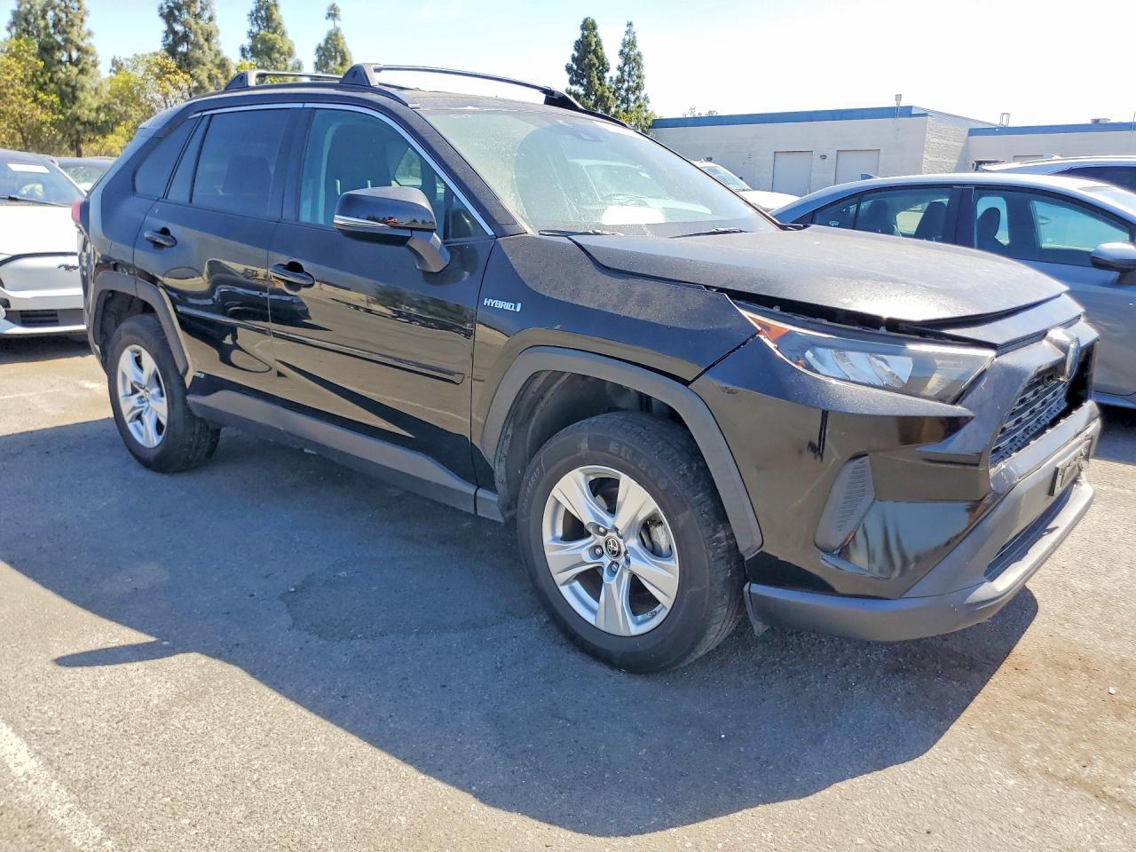 2021 Toyota Rav4 Le - zdjęcie 4