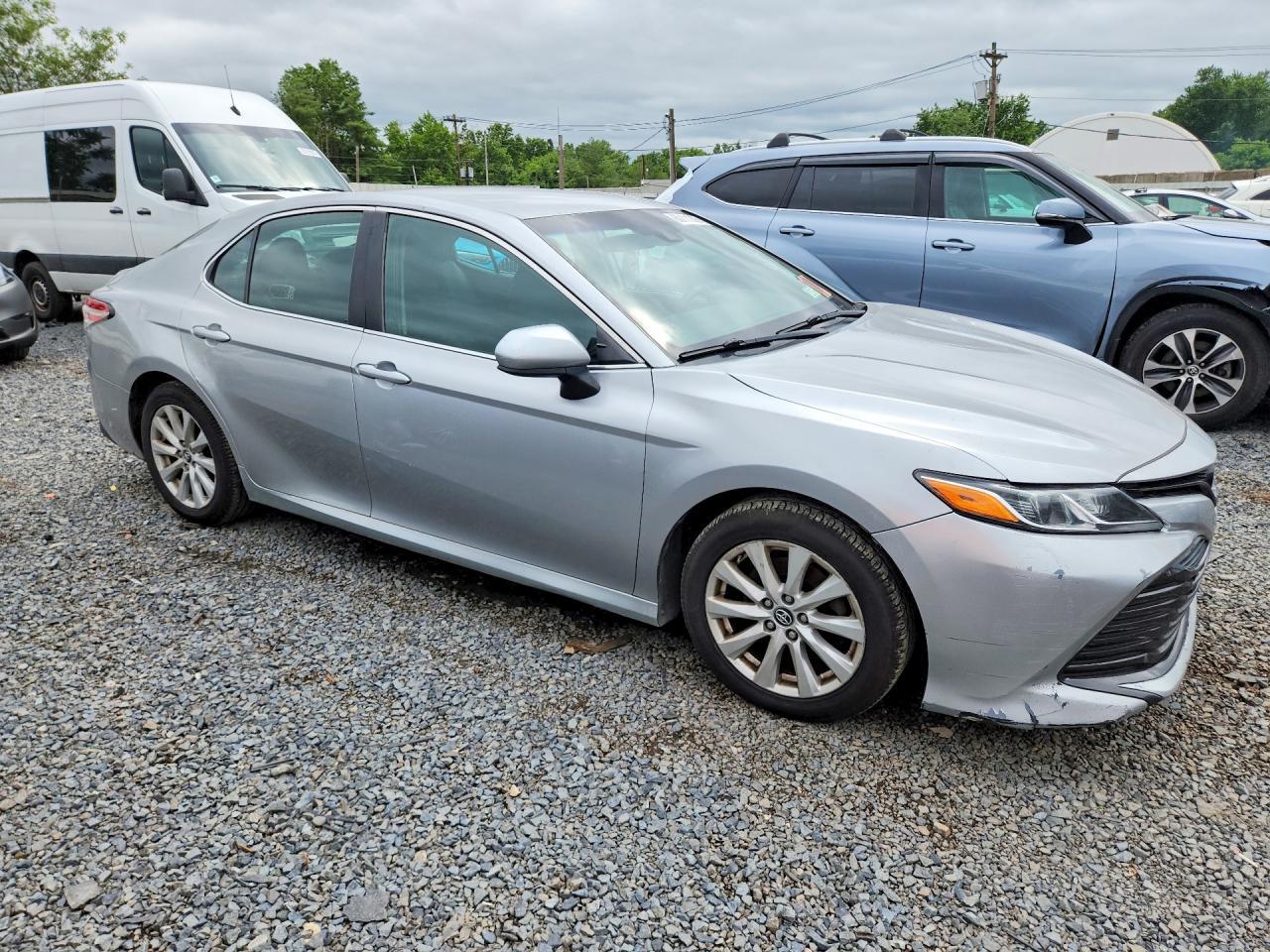 2018 Toyota Camry Le - zdjęcie 4