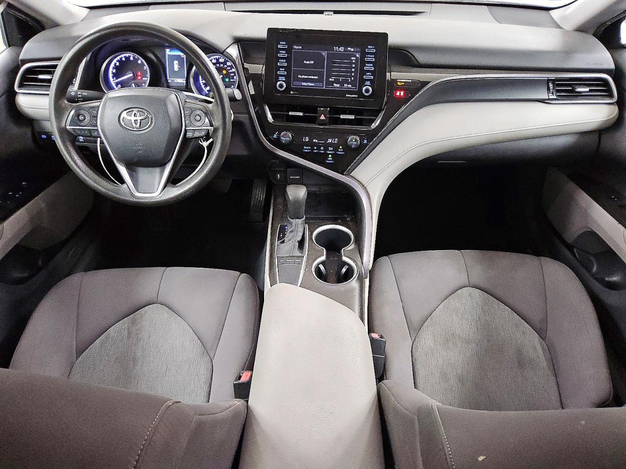 2022 Toyota Camry Le - zdjęcie 8