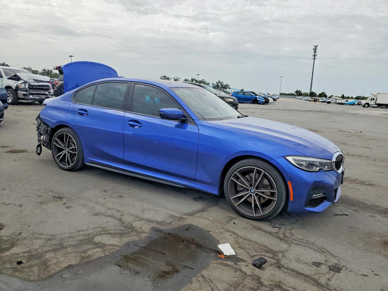 2020 BMW Seria 3 330i - zdjęcie 4